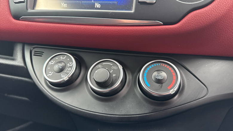 Toyota Yaris 1.5 VVT-i Blue Bi-tone 5dr Petrol Hatchback